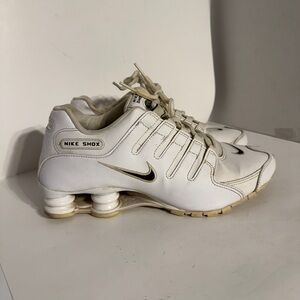 Nike Shox NZ Mens Athletic Sneakers Size 8 White Leather Black 501524-106